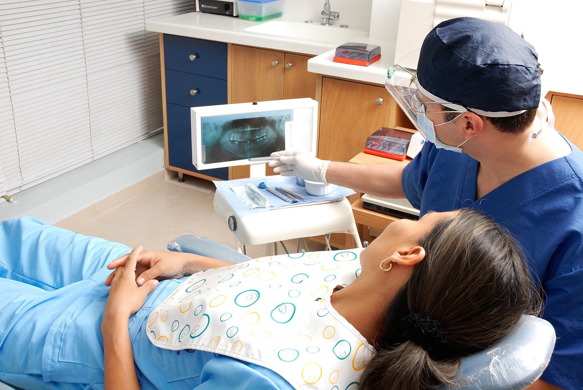 Jakie implanty dentystyczne wybrać?